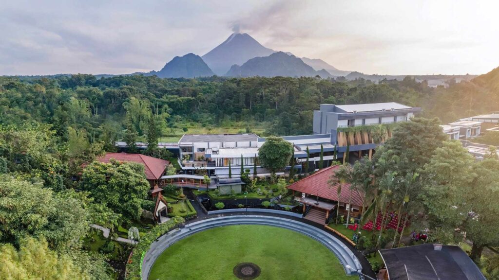 Staycation di Kaliurang dengan View Gunung Merapi: Rekomendasi Resort Nyaman